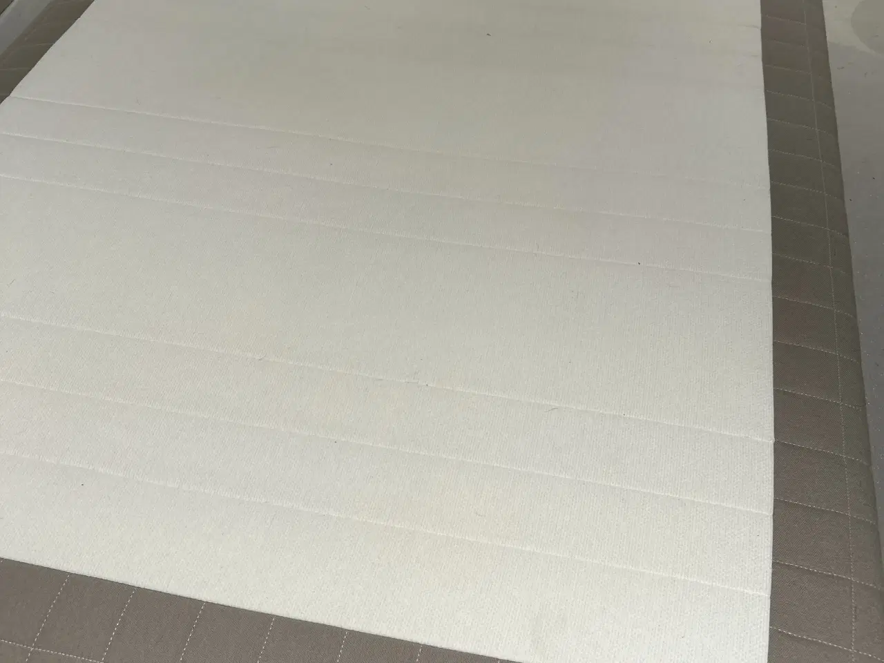 Billede 4 - Skårer boxmadras med stålben fra IKEA.