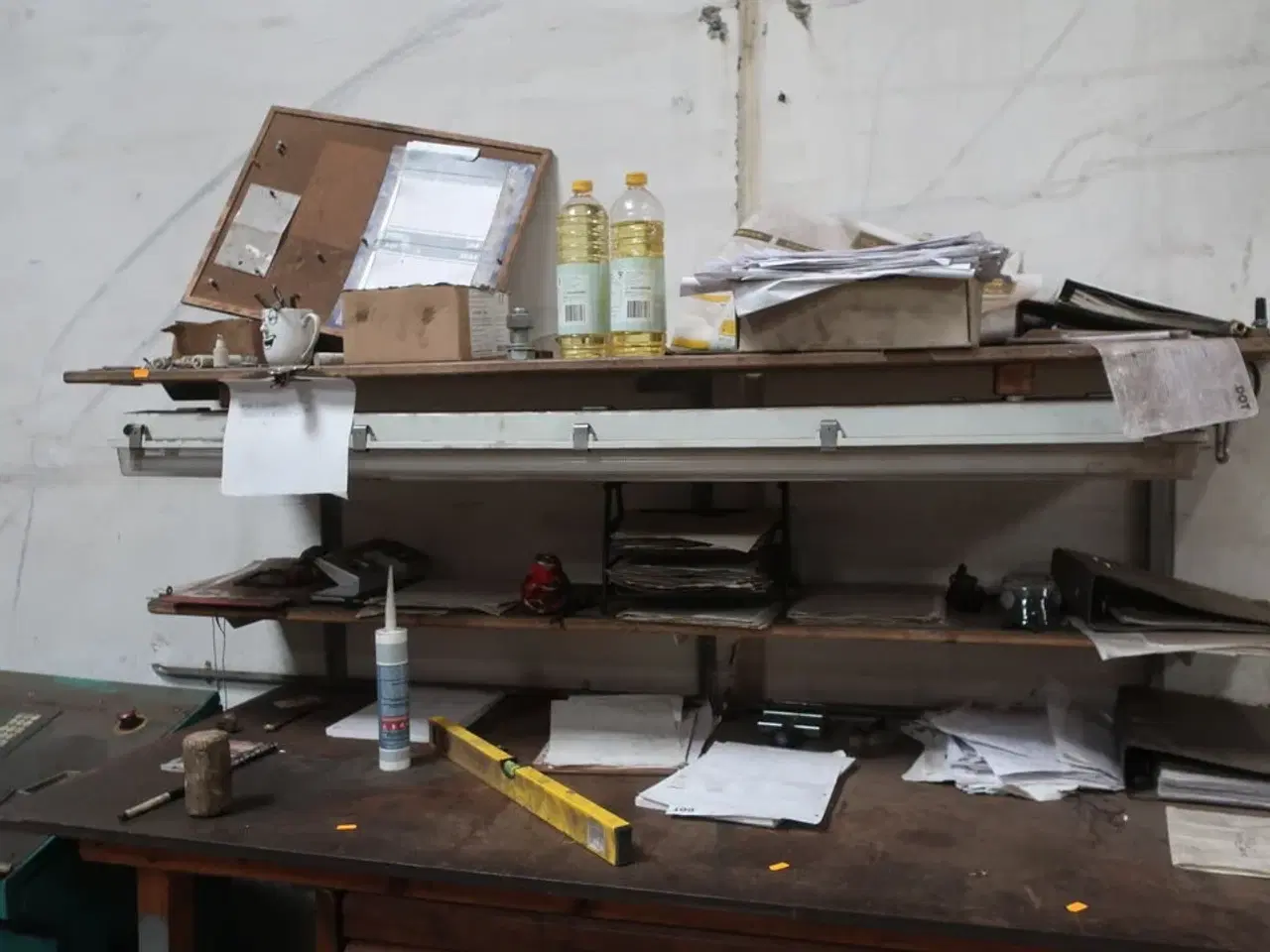 Billede 10 - Arbejdsbord med indhold