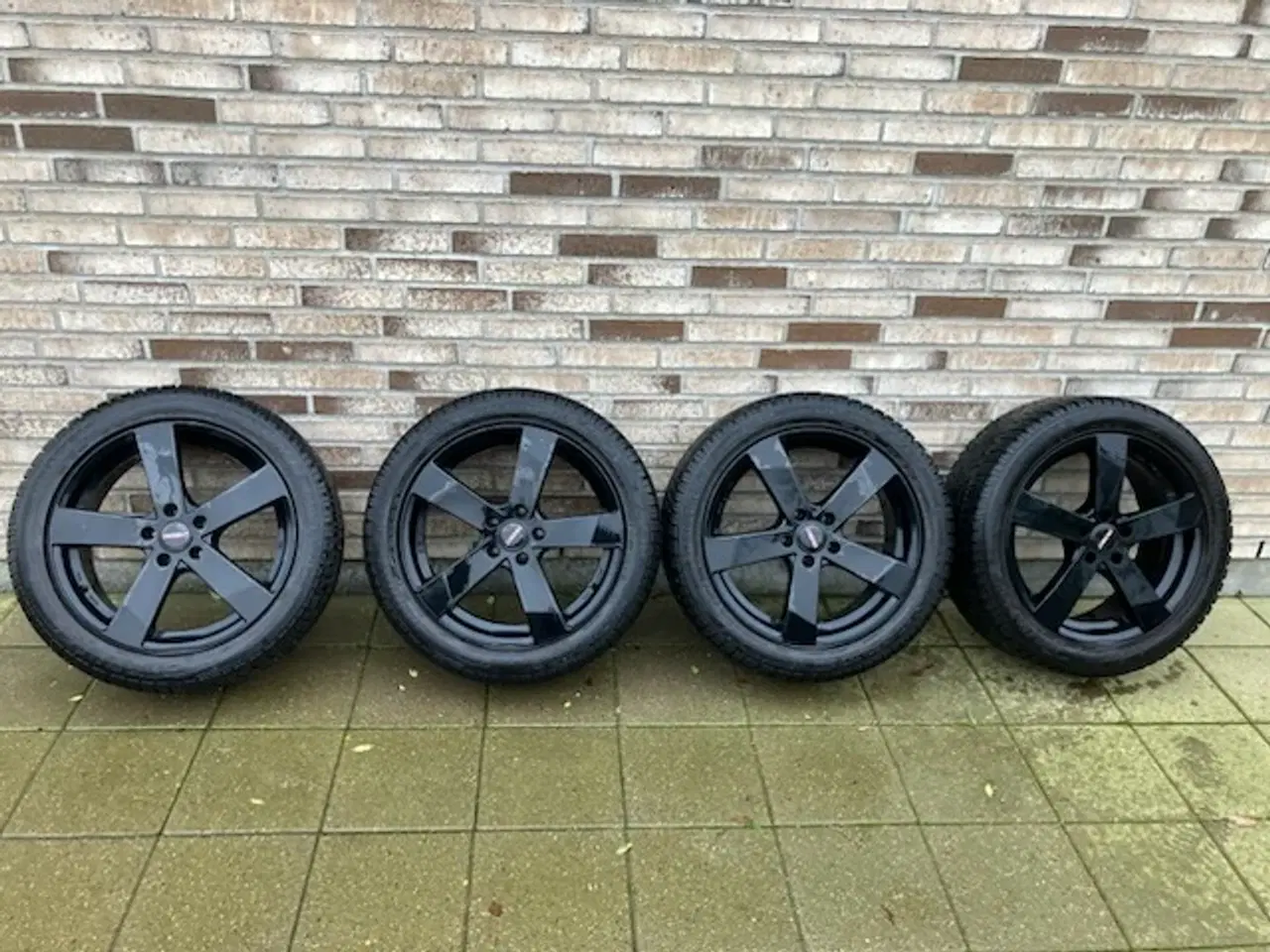 Billede 1 - Dezent Alufælge 5 x 112 m Vinterdæk 225/50R18