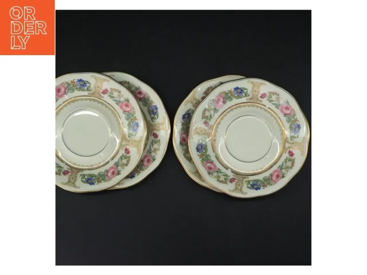 Billede 2 - Porcelænstallerkener med blomstermotiv fra Pirken Hammer (str. Ø. 19 cm)