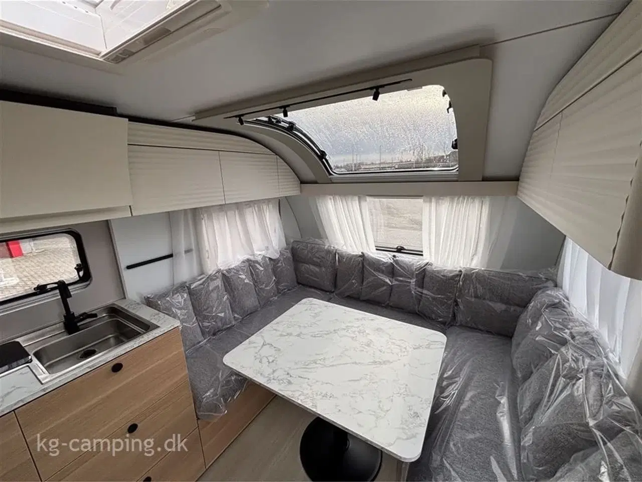 Billede 4 - 2026 - Adria Adora 663 UT Alde Den store nyhed i Adora serien. Enkeltsenge, stort baderum og med Alde centralvarme