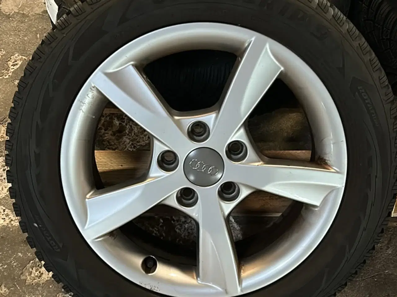 Billede 1 - Vinterdæk på alu. fælge