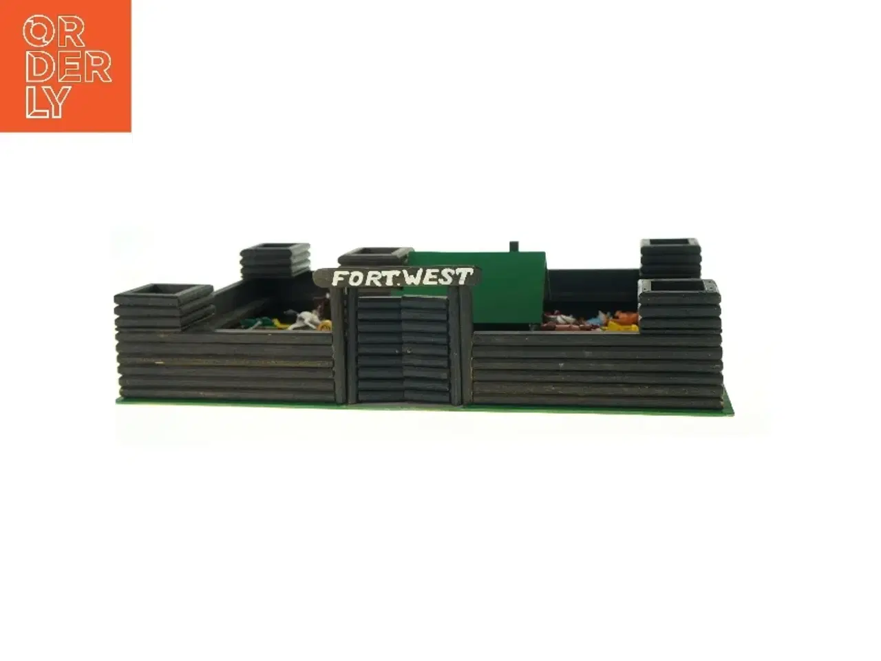 Billede 1 - Gård med tilbehør fra Ukendt (str. LBH:65x40x10cm)