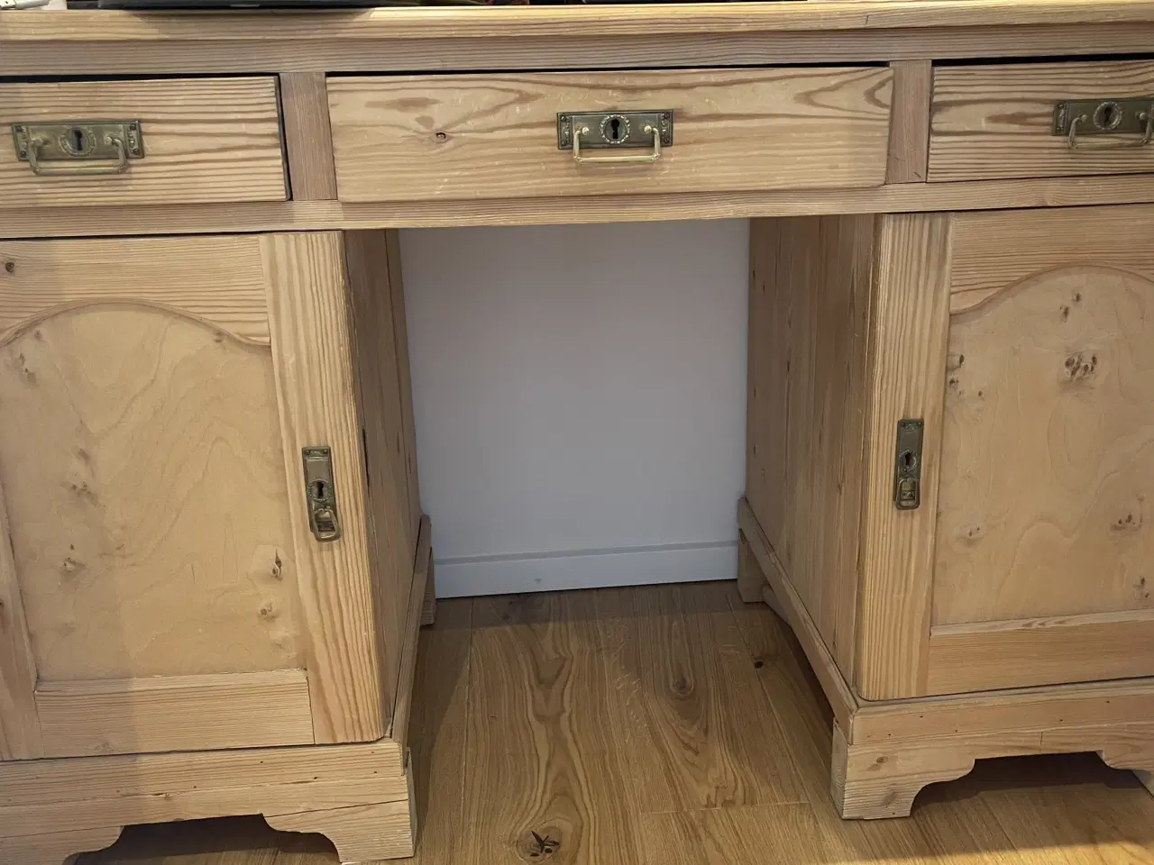 Billede 1 - Antik skrivebord i lyst træ, fuldstændig afsyreret