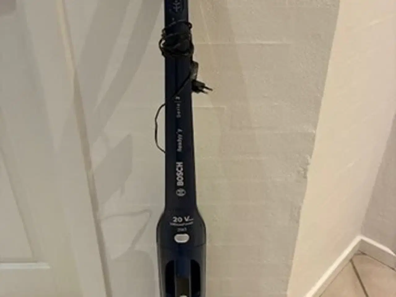 Billede 1 - Bosch ledningsfri støvsuger BCHF2MX20 - blå - 20V