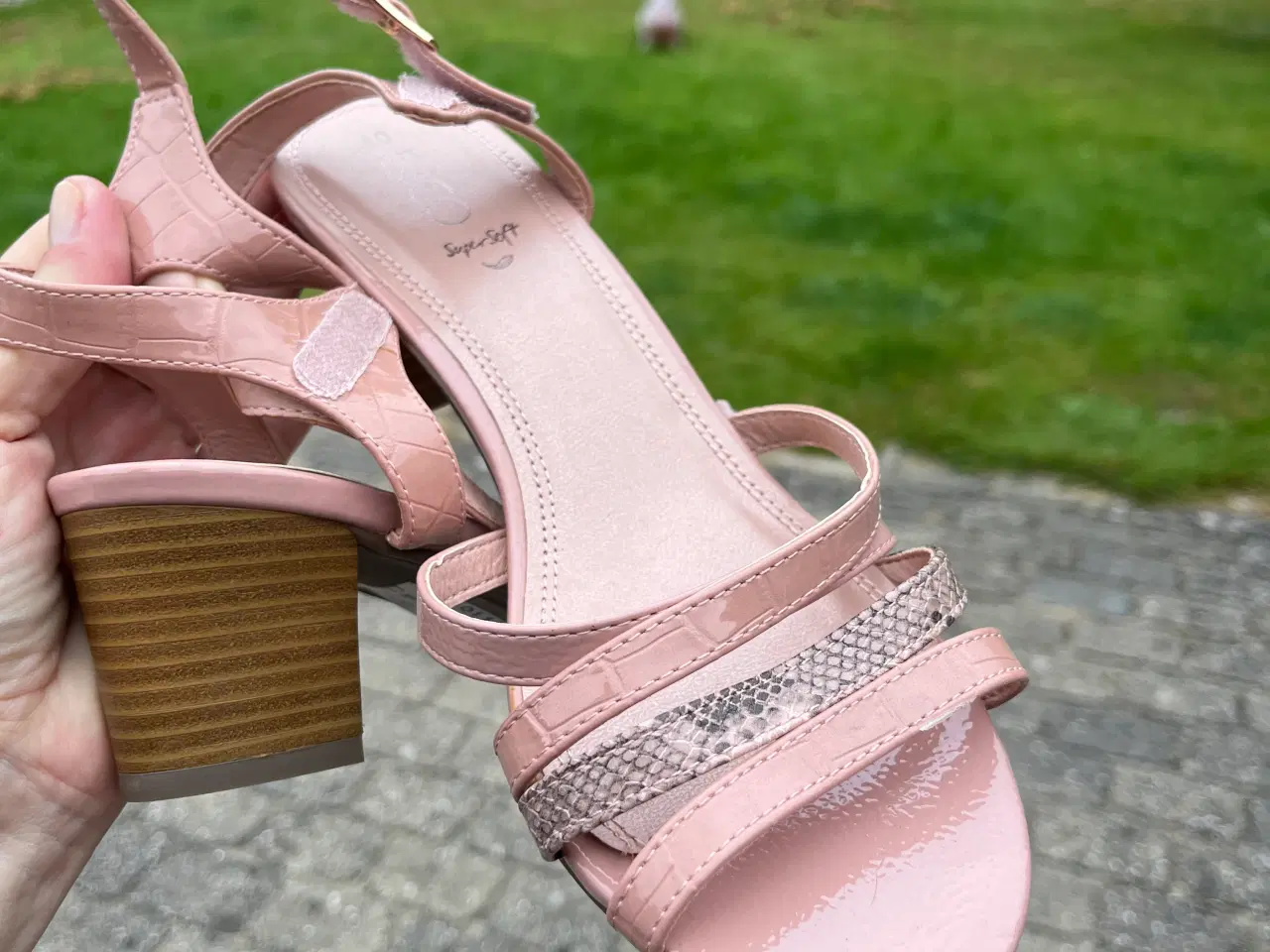 Billede 1 - B&CO sandal med lille hæl