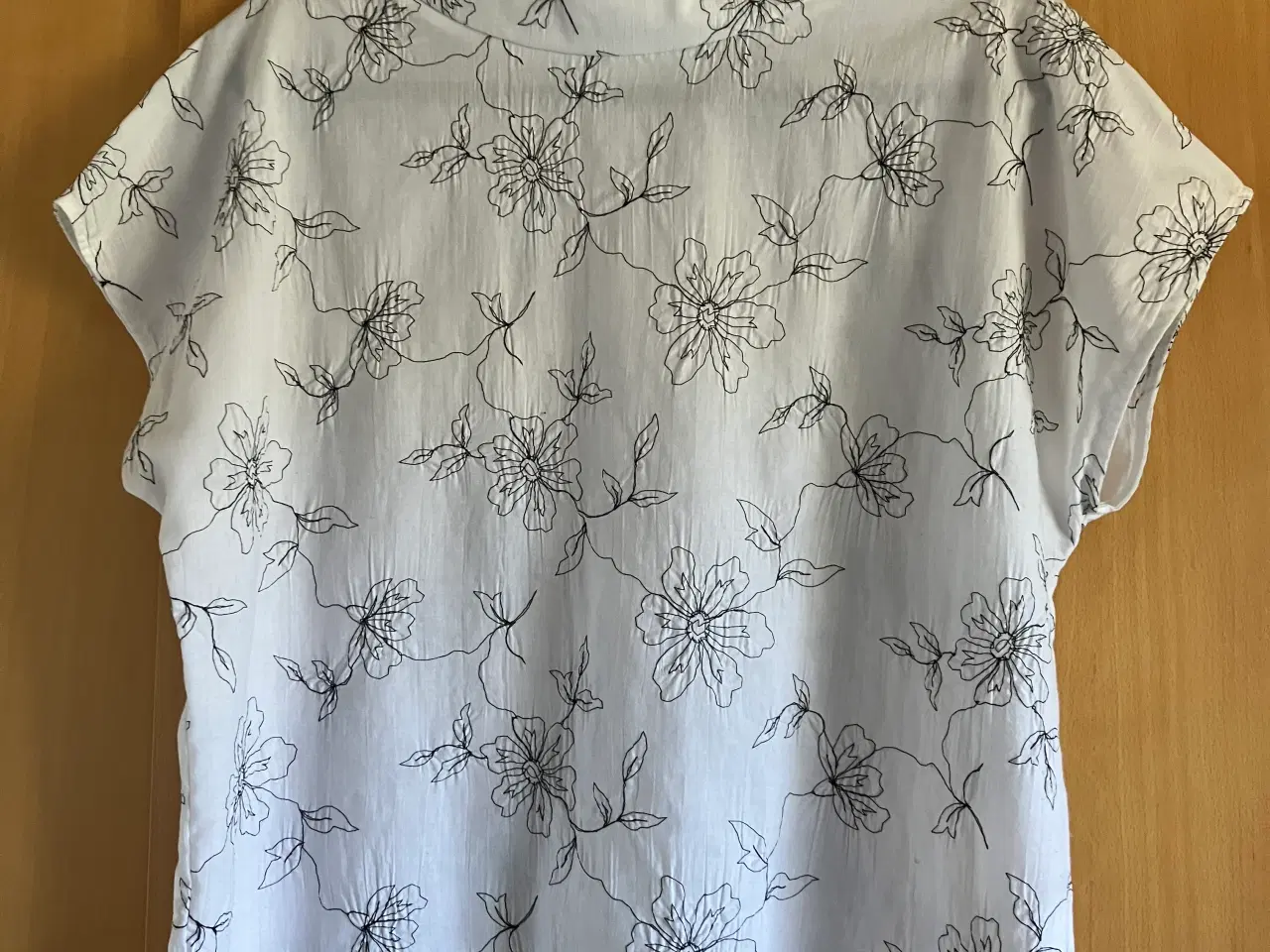 Billede 1 - Meget fin bluse fra Mongul i str L 98% bomuld 2% 
