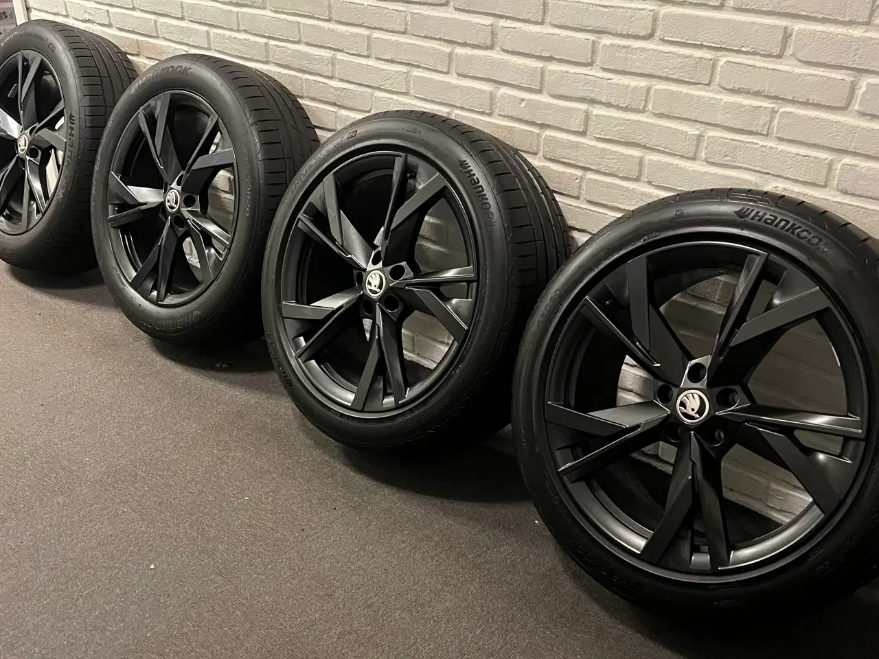 Billede 1 - Originale Skoda Enyaq fælge med sommerdæk