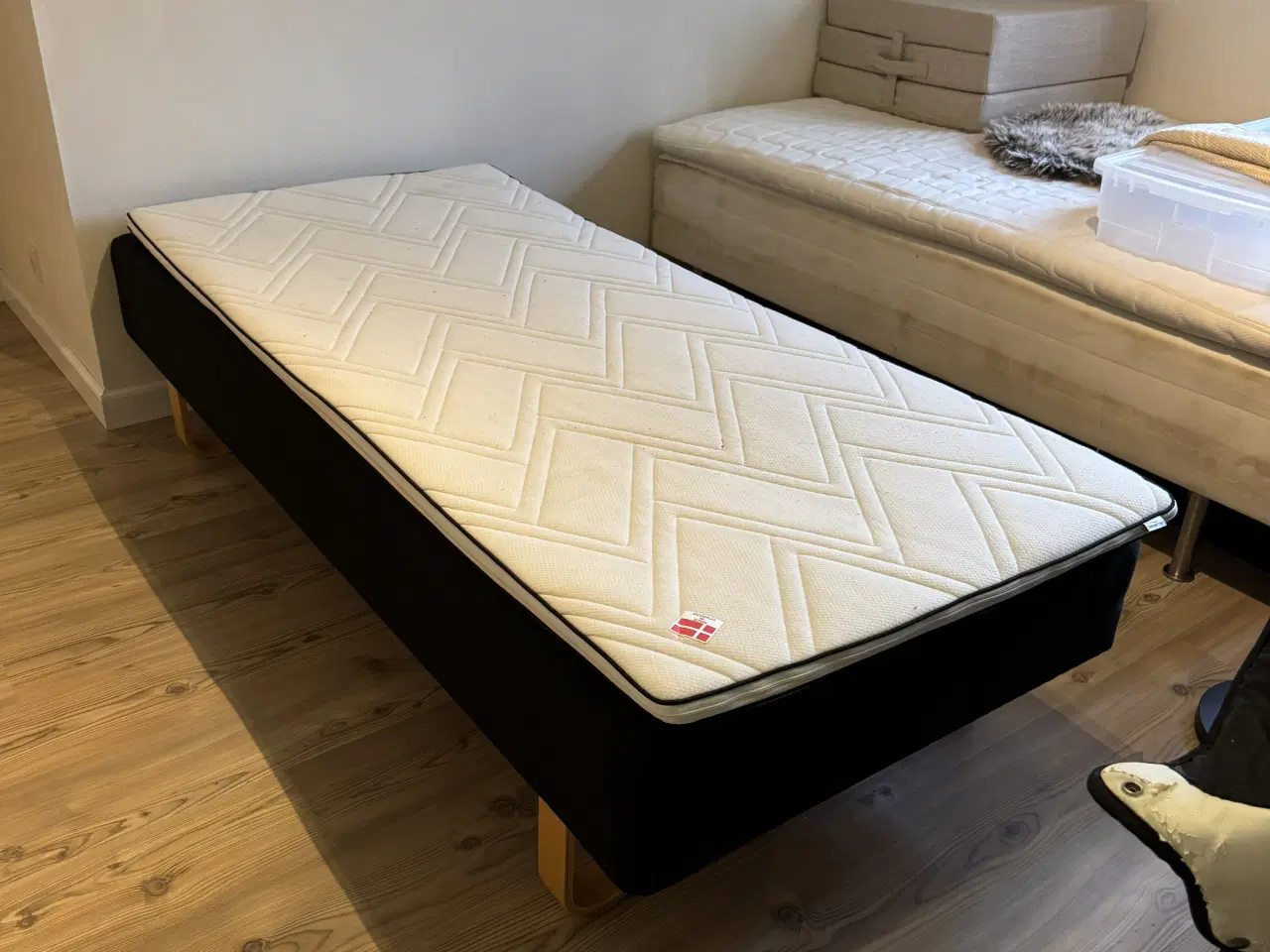 Billede 1 - Enkelt seng 90 x 200 kun brugt få gang