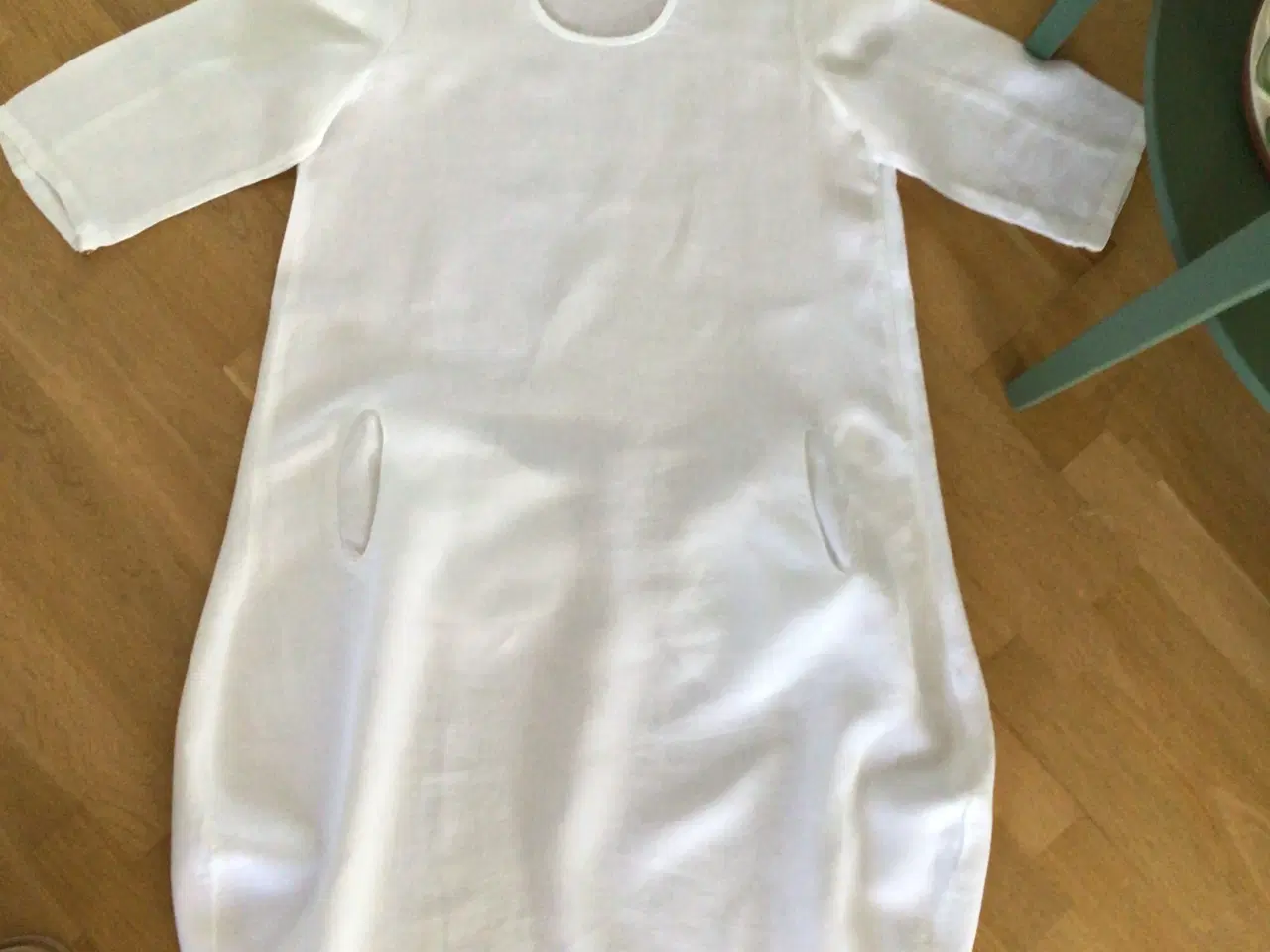 Billede 3 - Lækker hvid hørkjole fra Masai