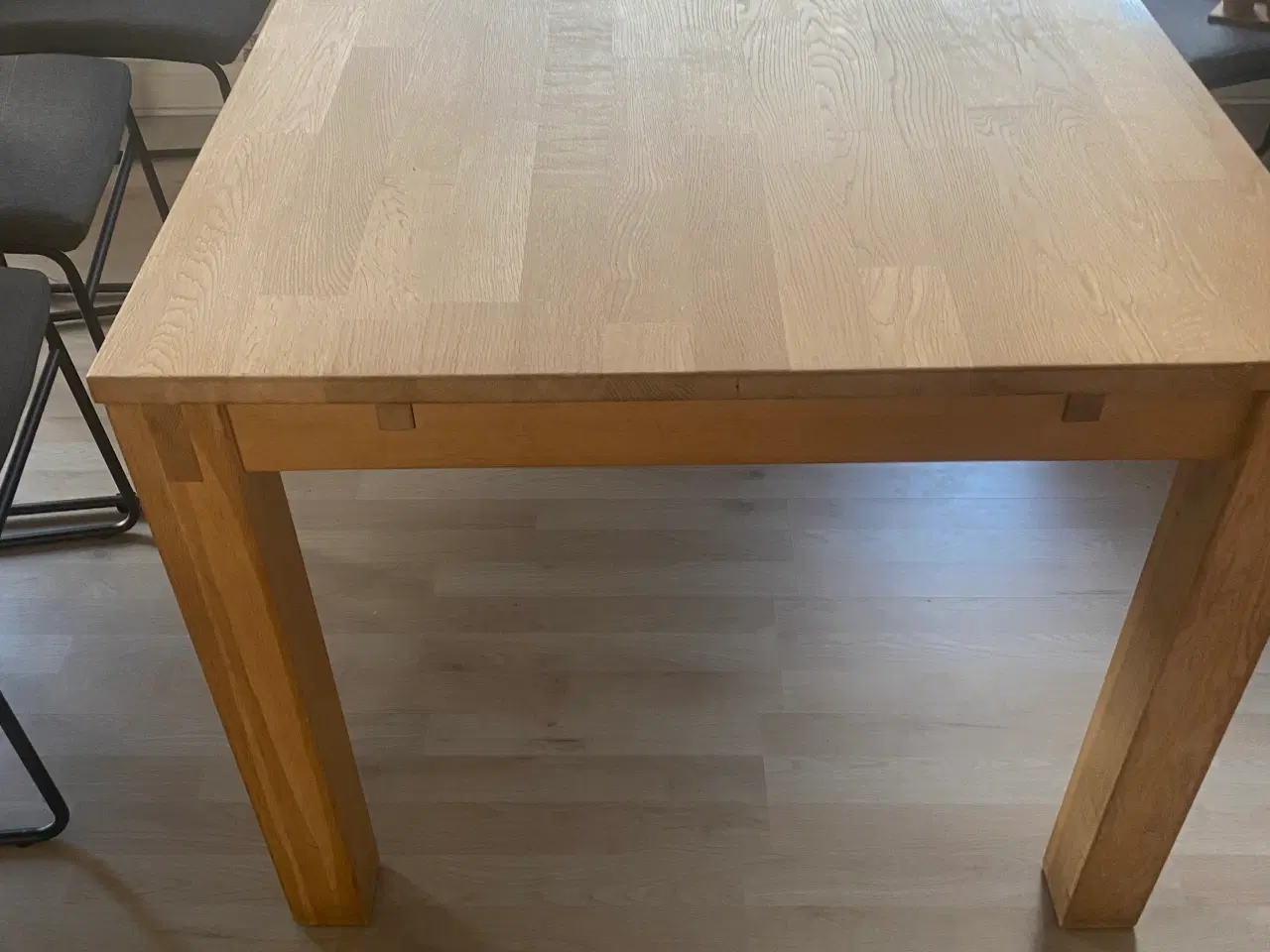 Billede 1 - Spisebord med 2 plader samt 6 stole