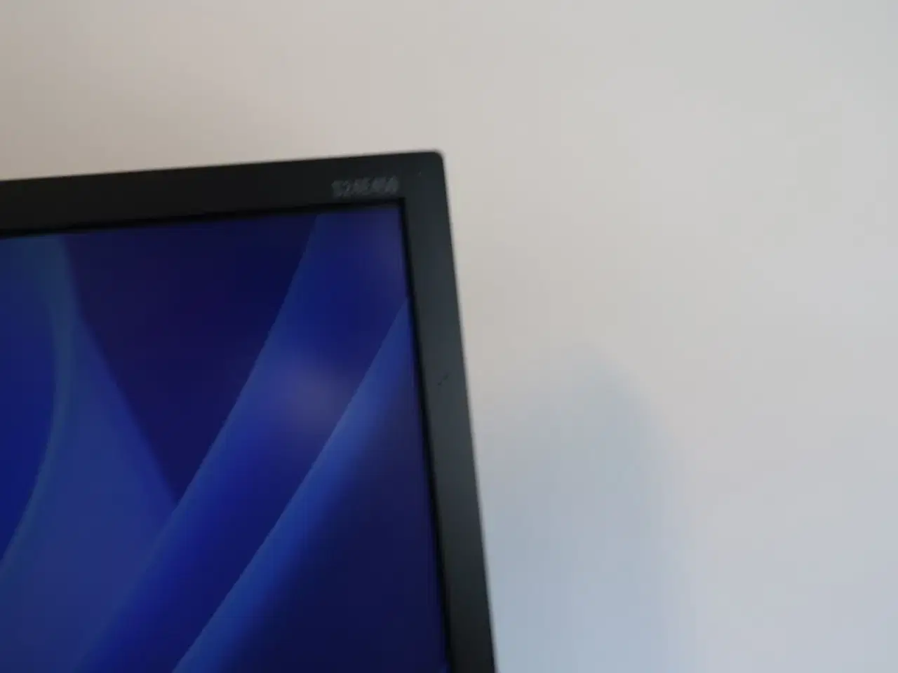 Billede 3 - Computerskærm SAMSUNG S24E450 samt tastatur