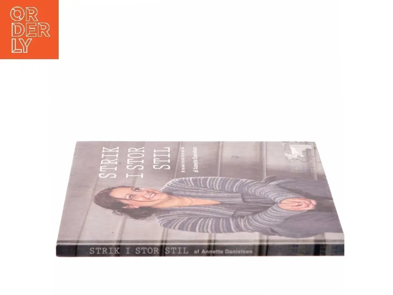 Billede 2 - Strik i stor stil : til kvinder fra str 44 til str 54 af Annette Danielsen (Bog)