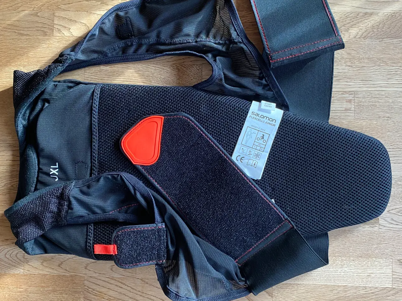 Billede 2 - Salomon rygskjold barn str. SS