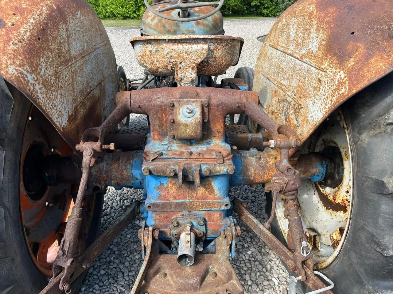 Billede 10 - Fordson Major Motoren mangler, men mange god dele.