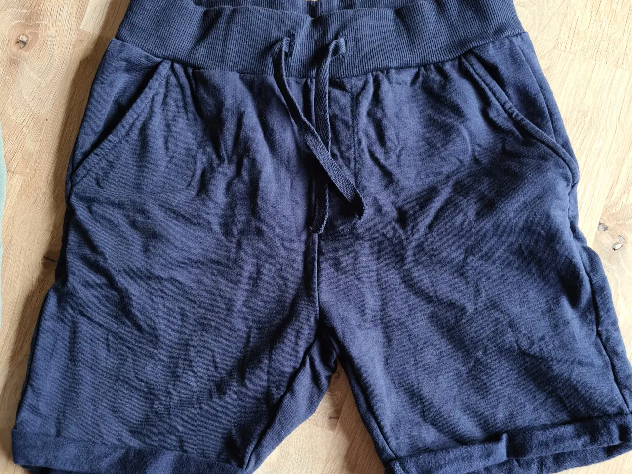 Billede 4 - NYE shorts str 134