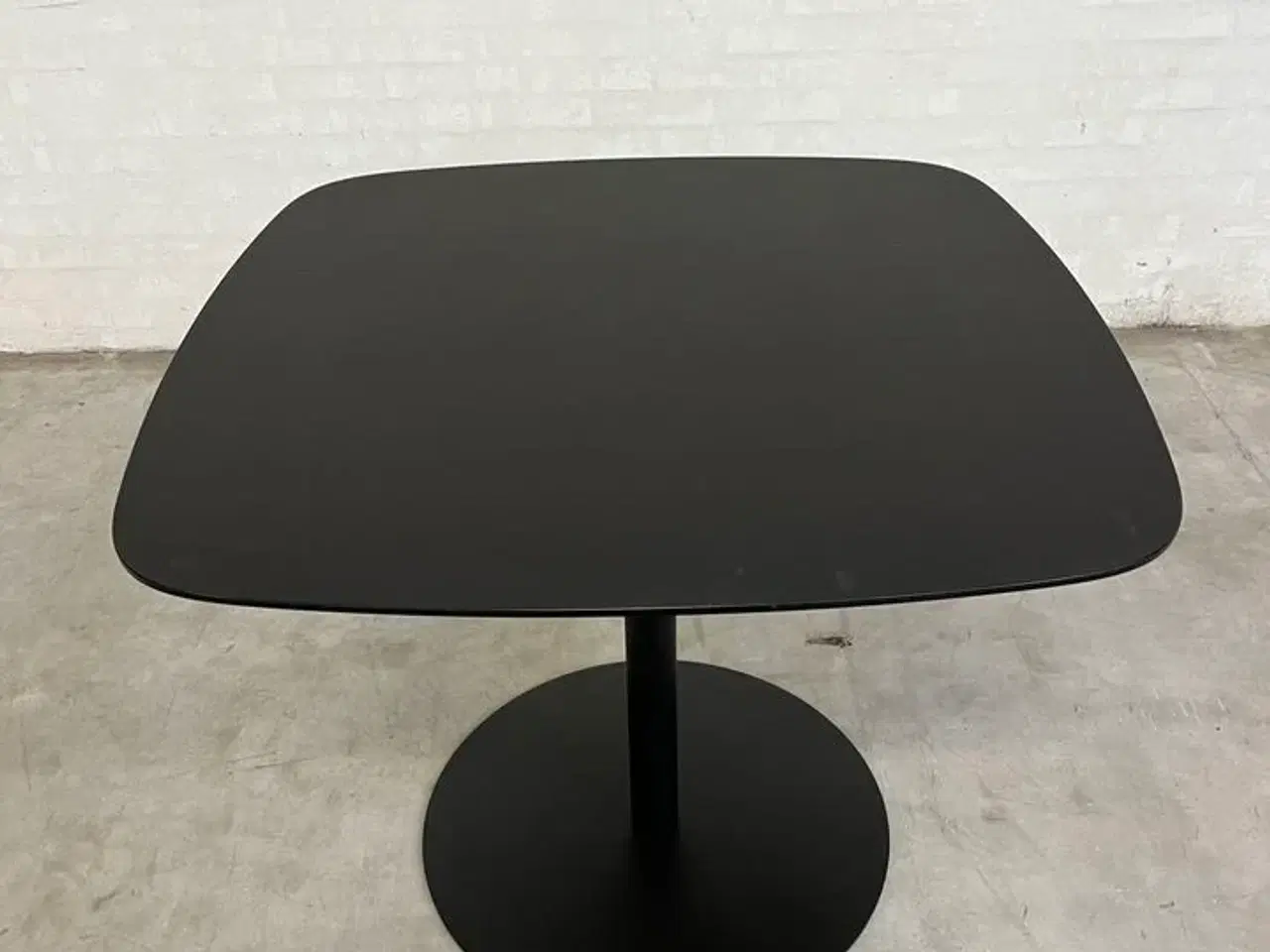 Billede 2 - Spisebord 90x90 cm.