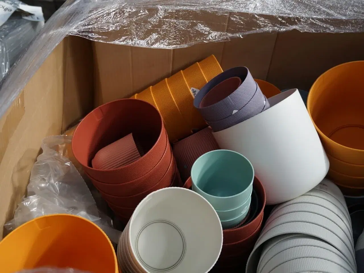 Billede 2 - Palle med diverse plasticpotter