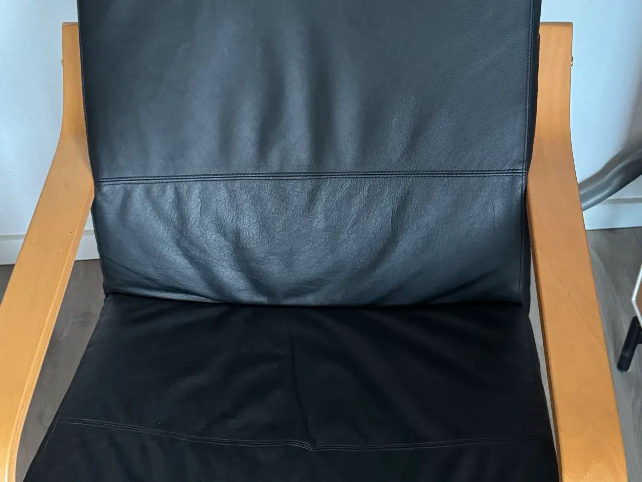 Billede 3 - To lænestole med fodskamler