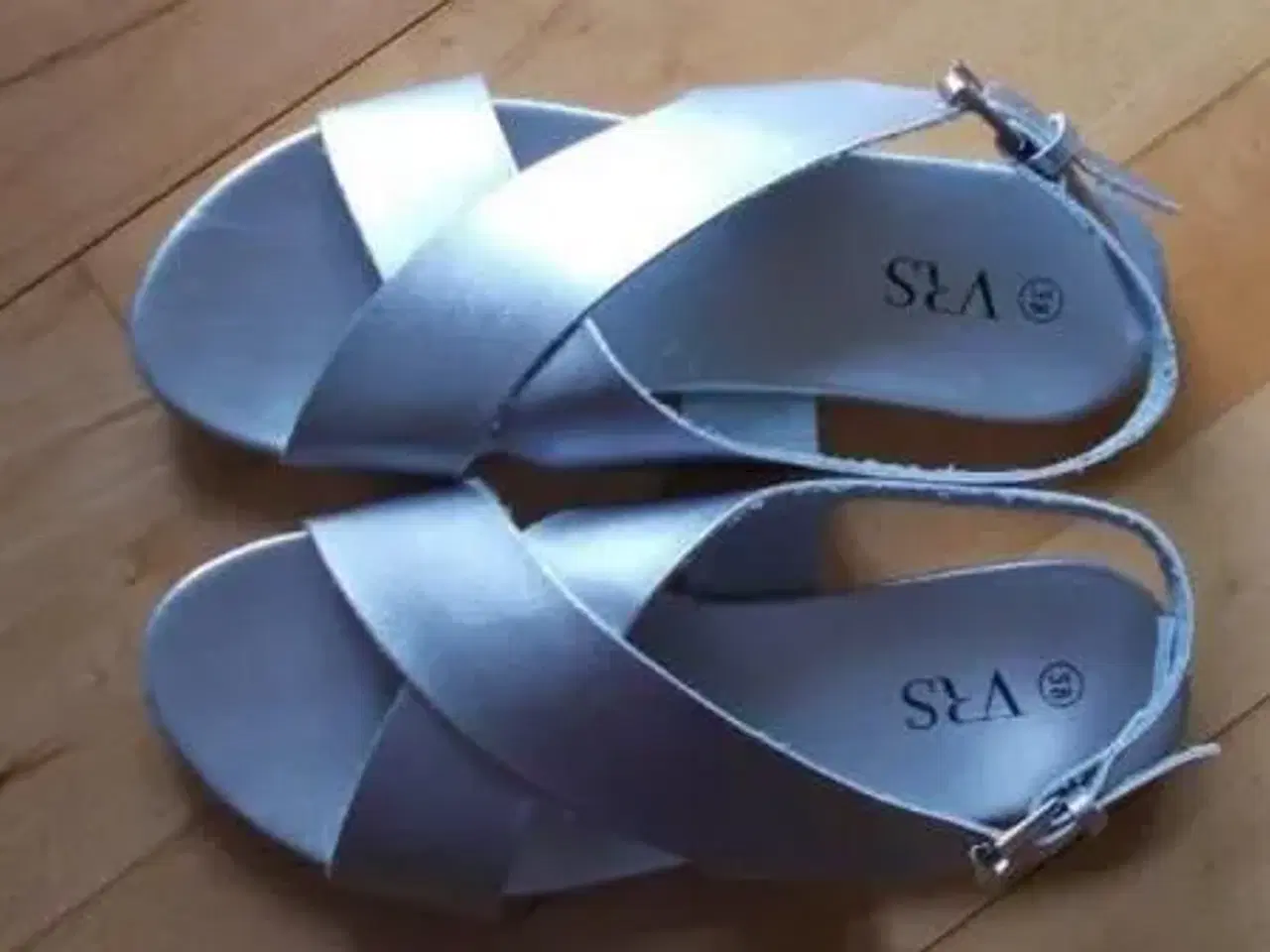 Billede 1 - Nye sandaler