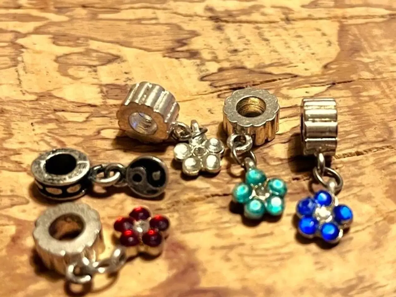 Billede 3 - Vedhæng - yin og yang + blomster i flere farver