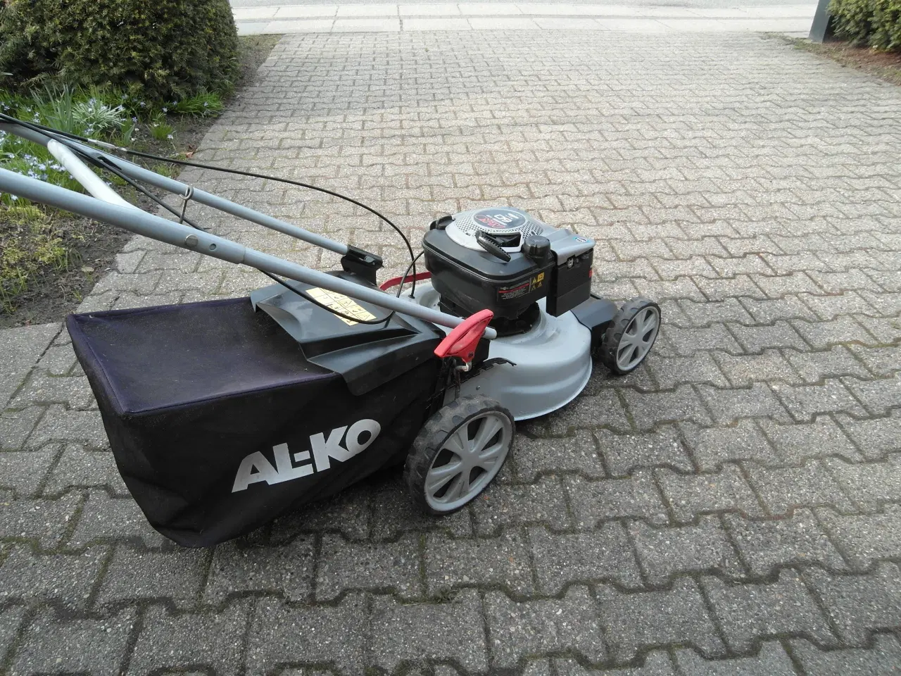 Billede 2 - Plæneklipper Alko med Briggs&Stratton motor.
