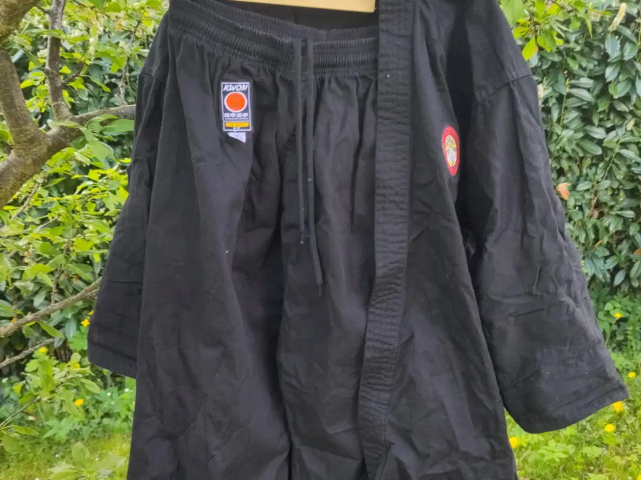 Billede 1 - Sort karatedragt str. 160