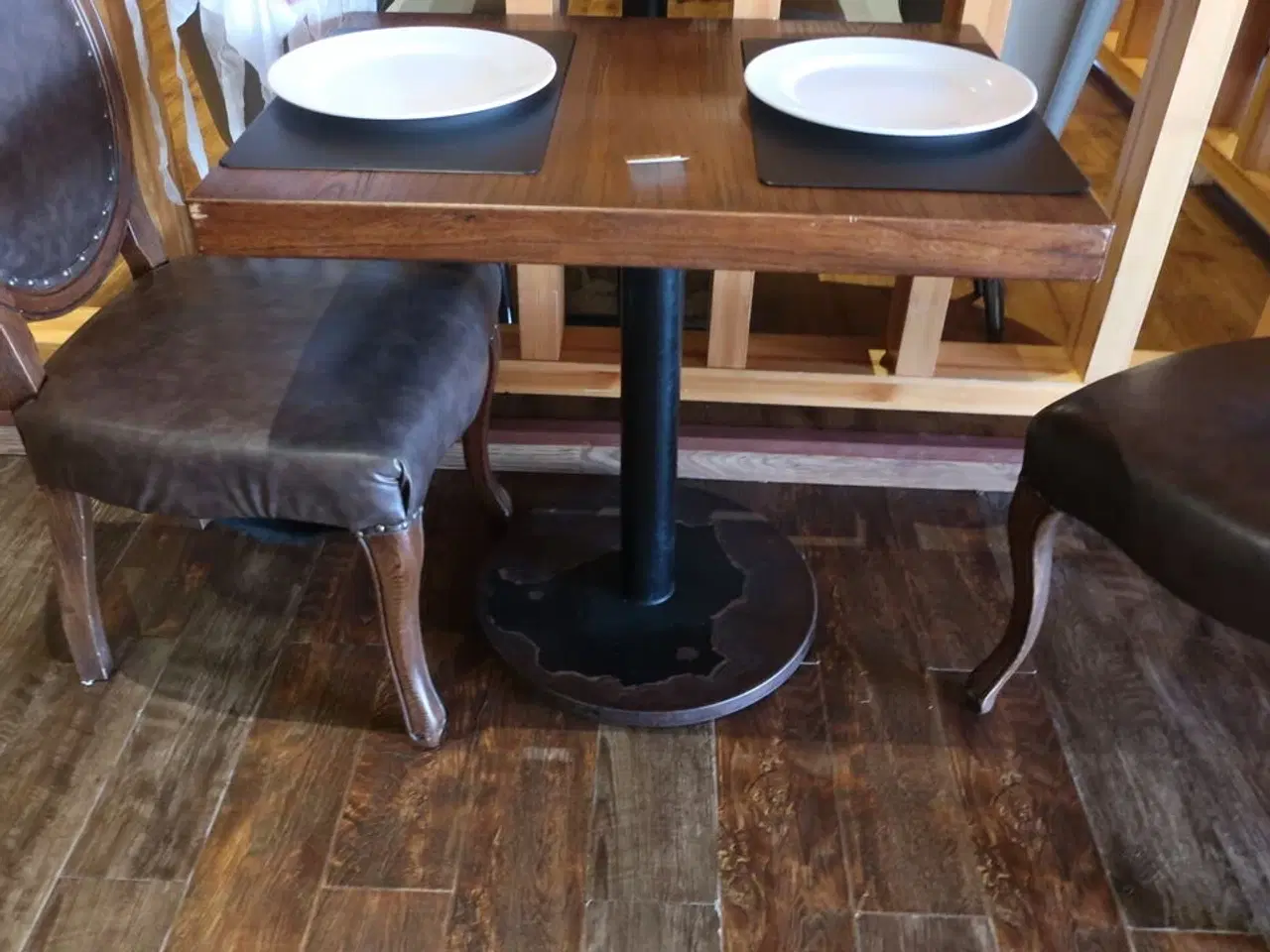 Billede 4 - Bord med to stole