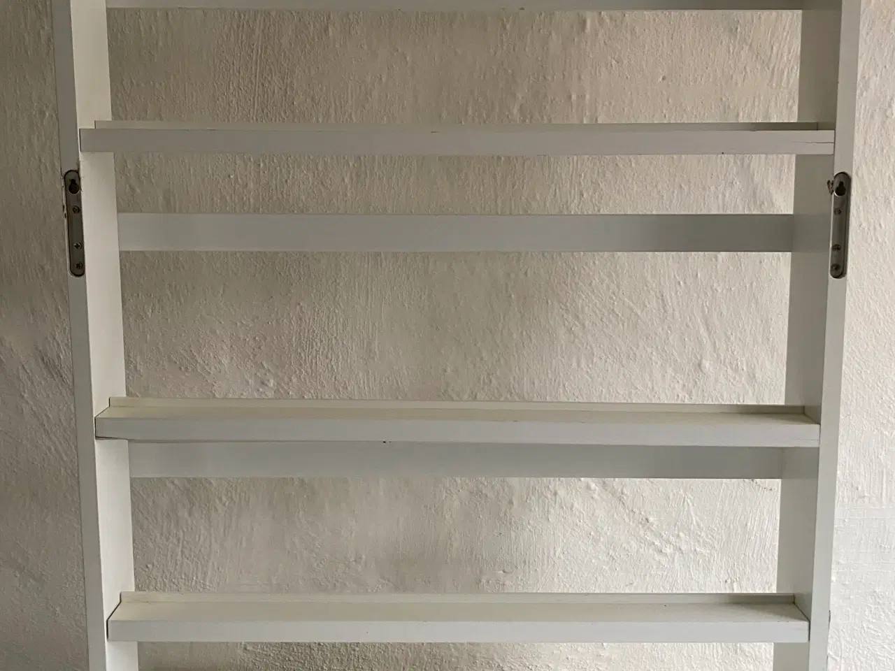 Billede 5 - Hvid tallerken række i træ