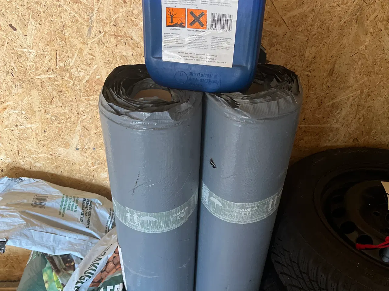 Billede 1 - 3 ruller 1x5 meter selvklæbende + 4 l grunder