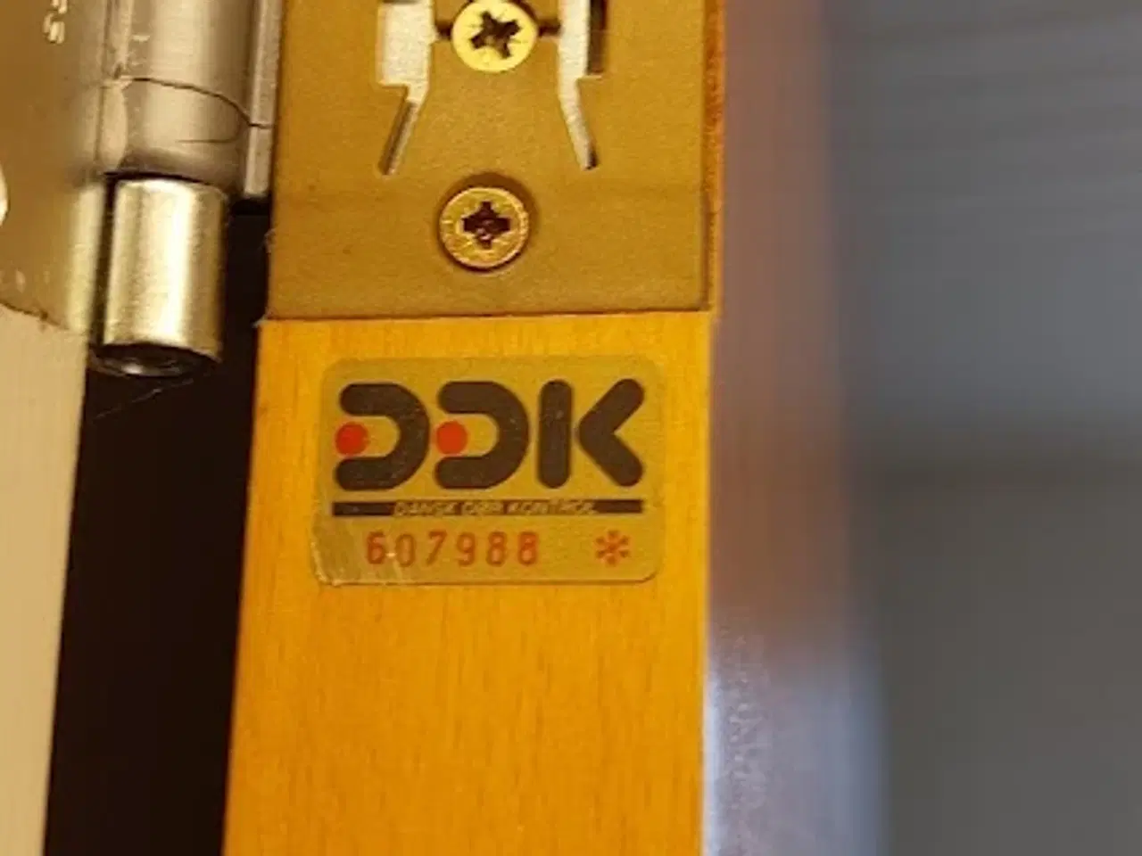 Billede 2 - 4 flotte døre sælges  2 V og 2 H hængt 