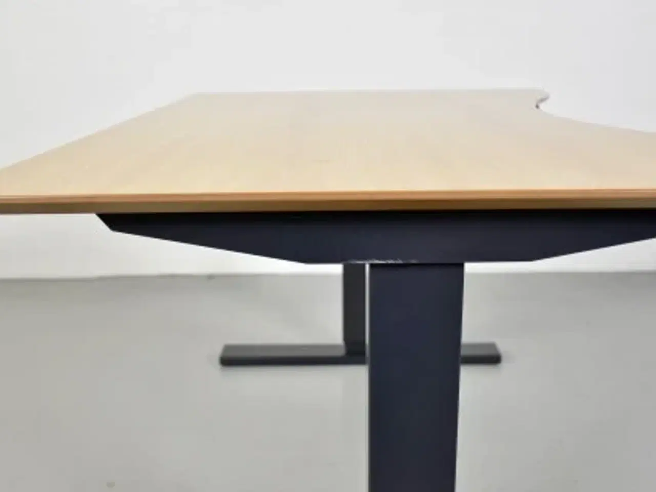 Billede 6 - Scan office hæve-/sænkebord med ege-laminat og mavebue, 120 cm.