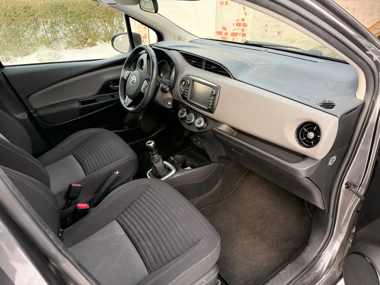 Billede 7 -  ⸻  🚗 Toyota Yaris 1.5 (111 hk) – Nysynet 07/2025