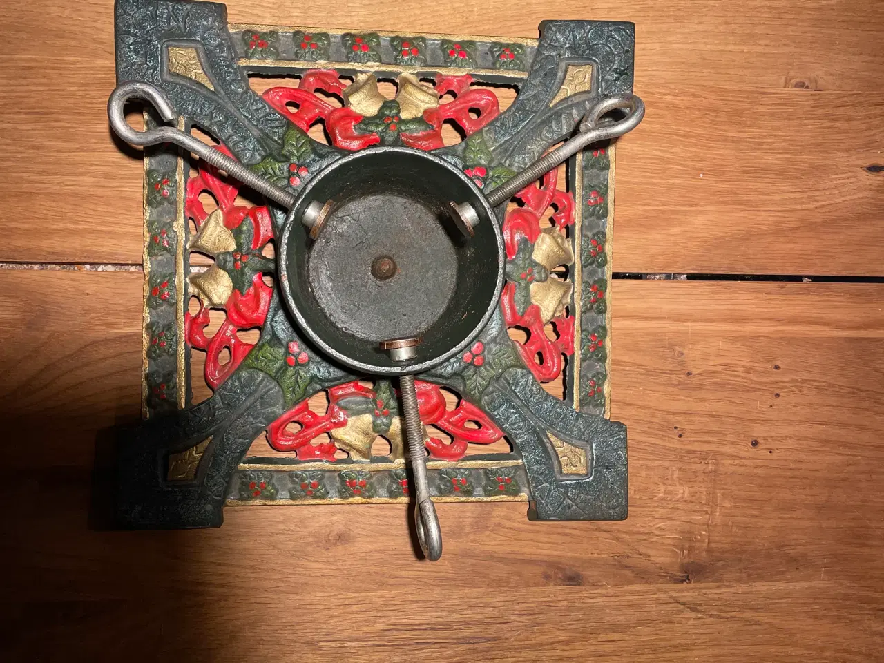 Billede 4 - Juletræsfod i støbejern,med gyldne klokker.