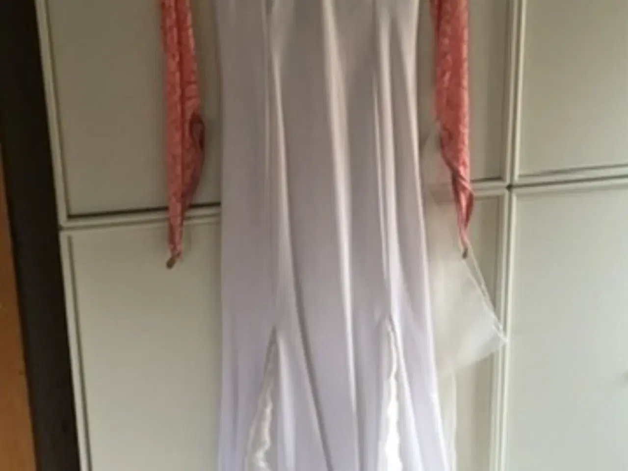 Billede 1 - Standard kjole/vals kjole 