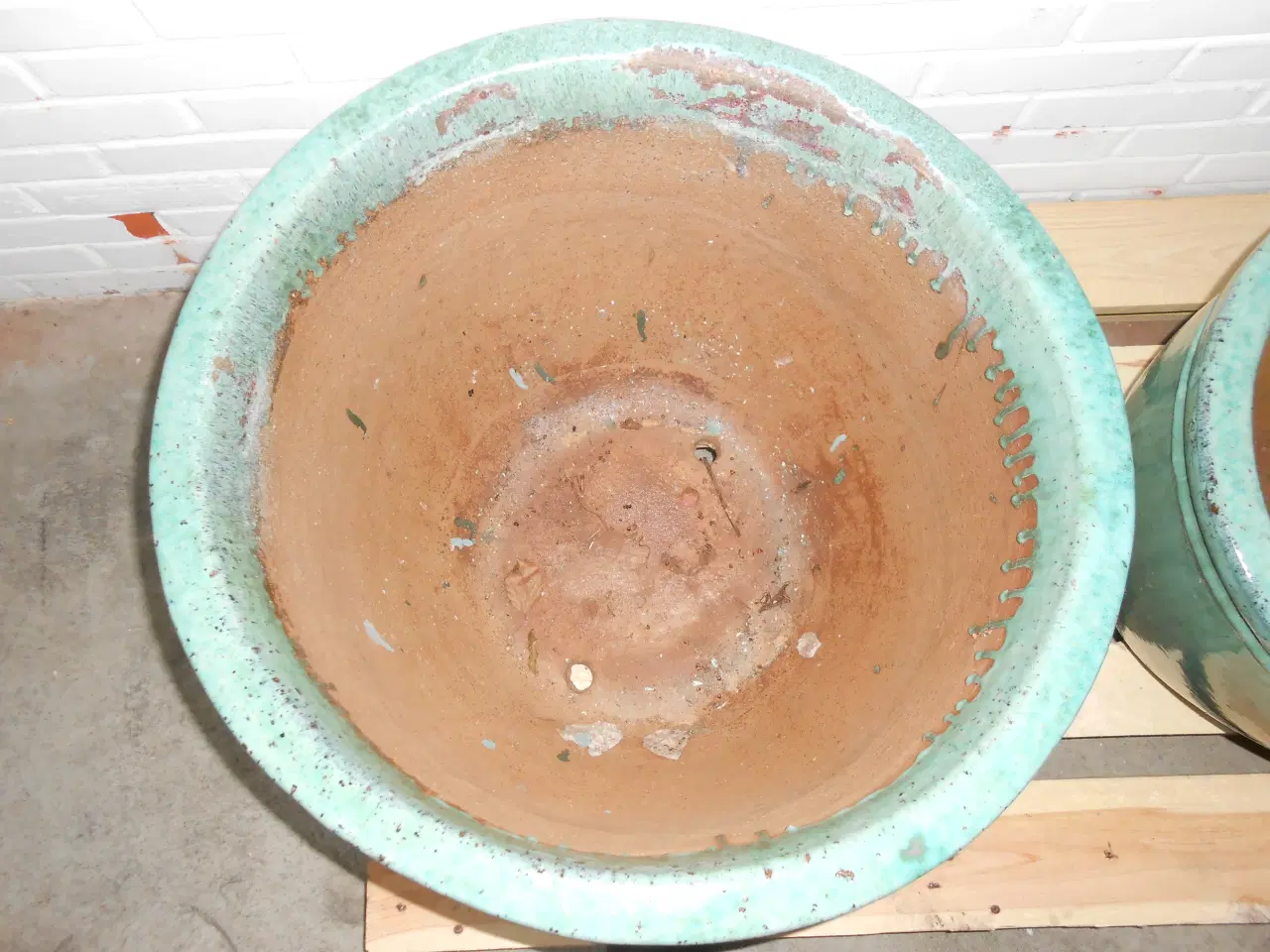 Billede 5 - 2 store nye flotte frosikret glaseret havekrukker