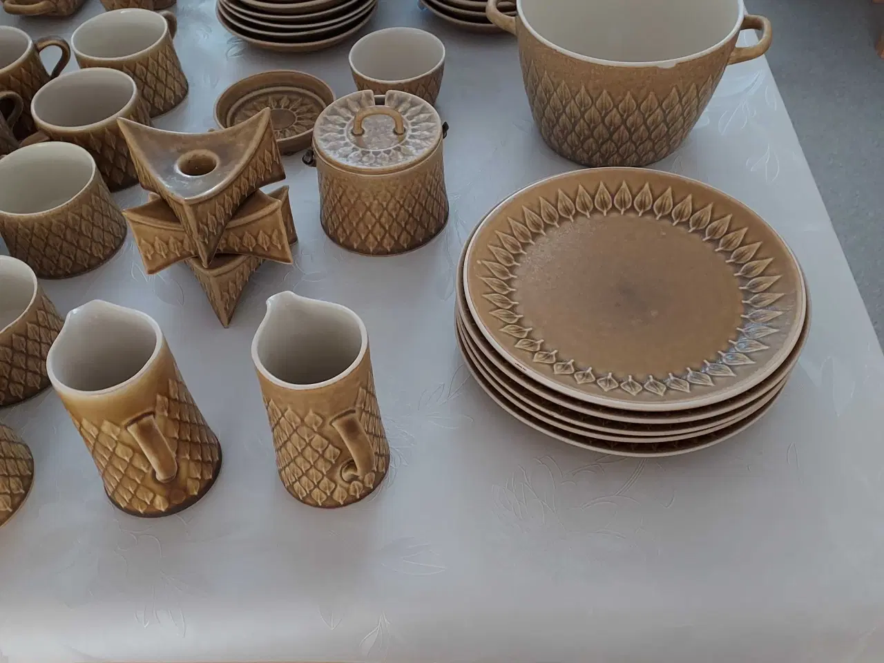 Billede 9 - Bing & Grøndahl, Kronjyden, Relief stel