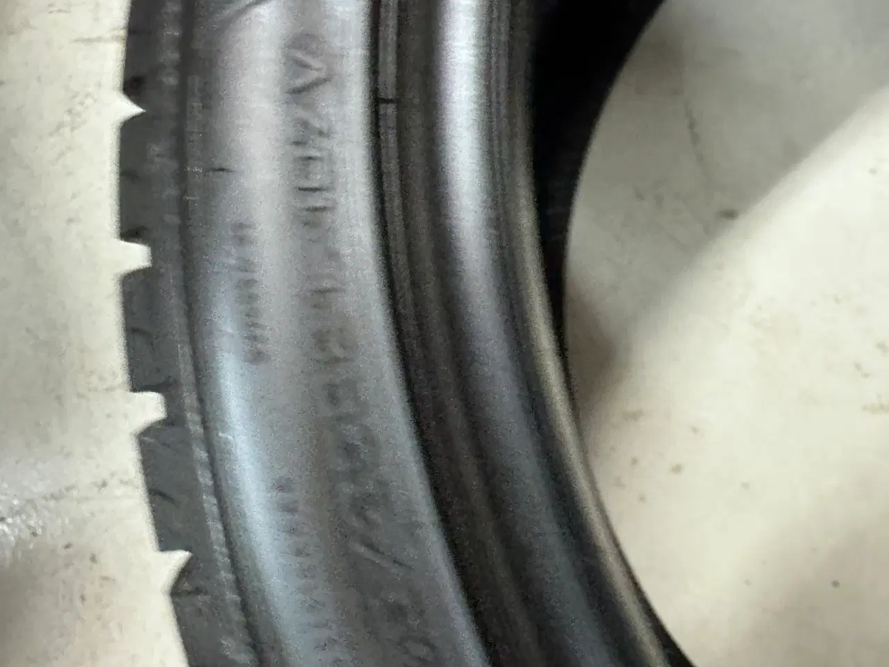 Billede 6 - VinterDæk 295/35/21 SUV Goodyear UltraGrip Per