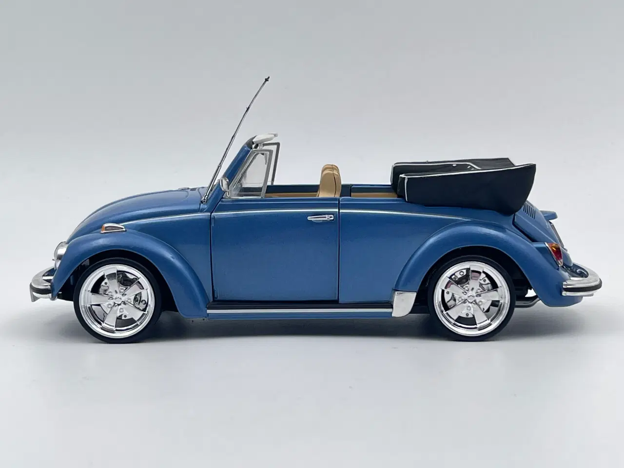 Billede 4 - 1970 VW 1302 LS Cabriolet - 1:18  Sjælden udbudt