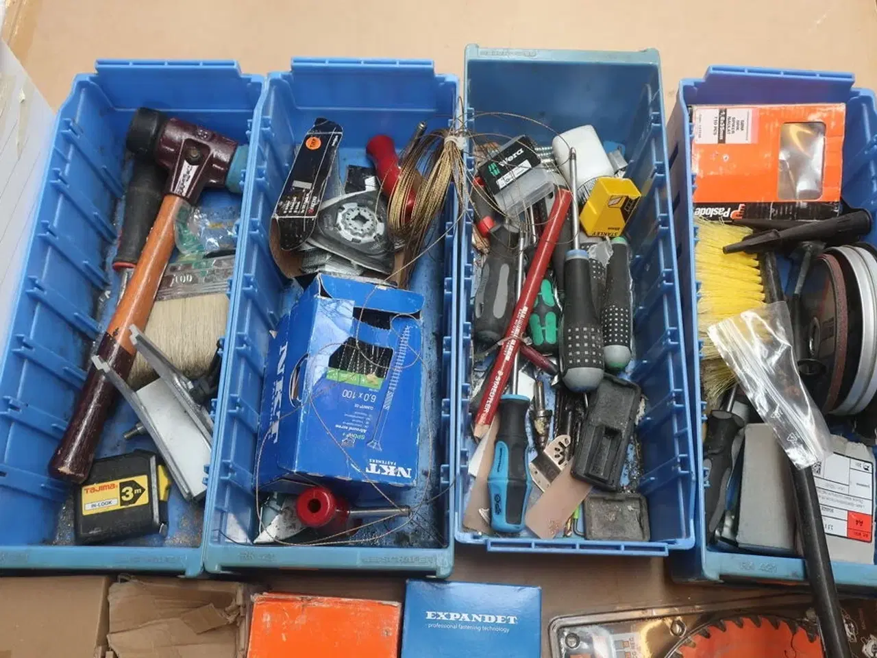 Billede 2 - Værktøj, skruer, glasbånd m.m.
