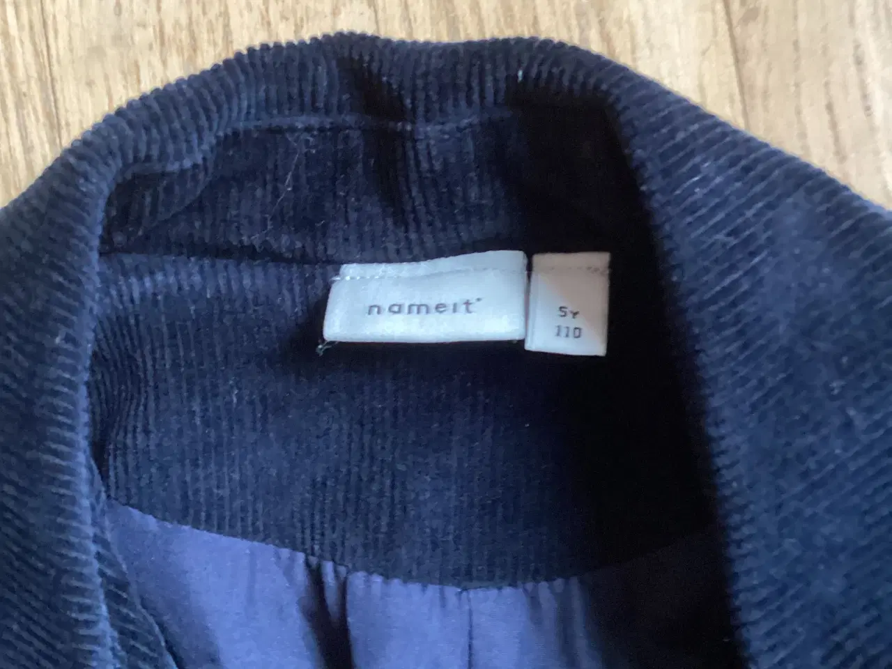 Billede 4 - Mørkeblå velour blazer fra Name It