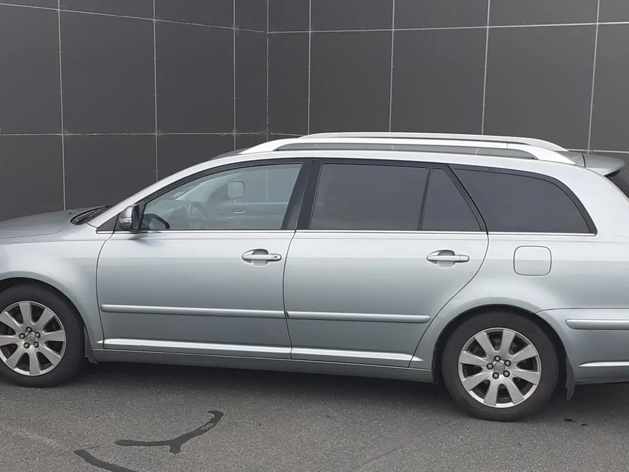 Billede 2 - Toyota Avensis Benzin.