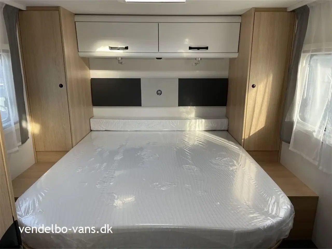 Billede 18 - 2024 - SunLight I 69 L Adventure Edition Integreret Adventure Edition med fritstående Queens Bed over garagen