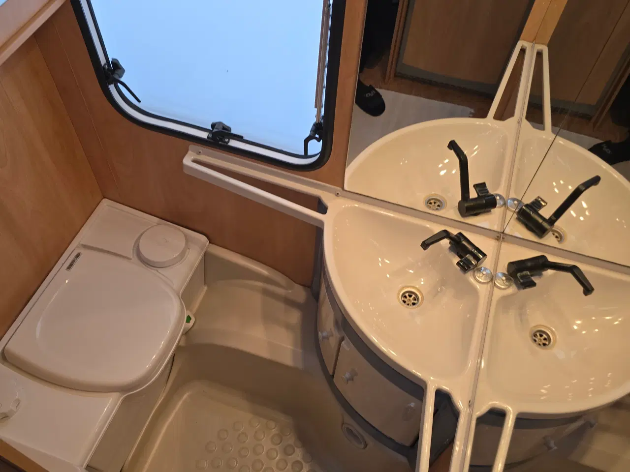 Billede 5 - Burstner 390 TK m Isabella fortelt,mover,køjeseng