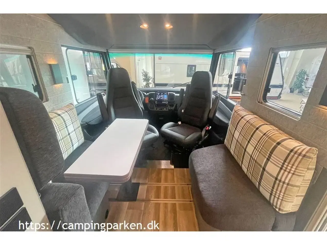 Billede 7 - 2025 - Niesmann+Bischoff iSmove 6.9E Aut. gear   Kvalitet og luksus i Limousineklassen!