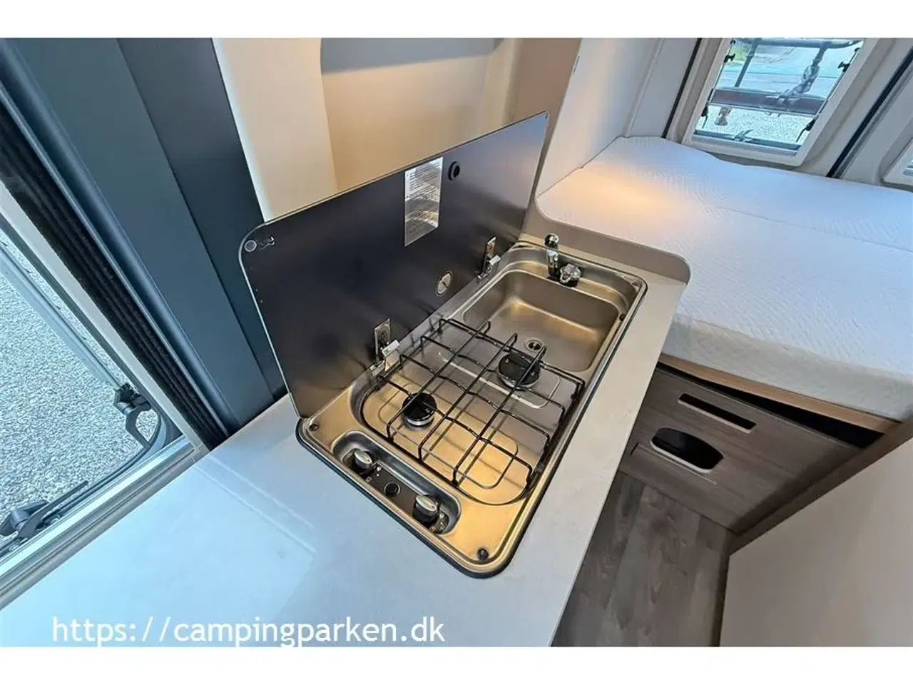 Billede 7 - 2024 - Carado CV600 Pro   Campervan på 6 meter, 9-trins automatgear, 140hk, anhængertræk og 2 solcellepaneler