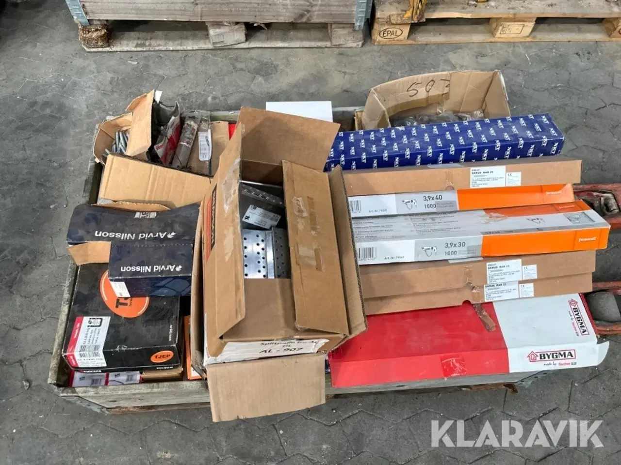 Billede 2 - Lot - Diverse søm, skruer og andet overskudsmateriale