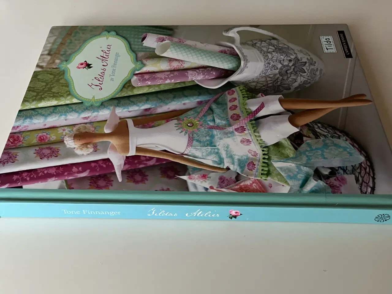 Billede 5 - Tildas atelier. Av Tone Finnanger (Norsk)