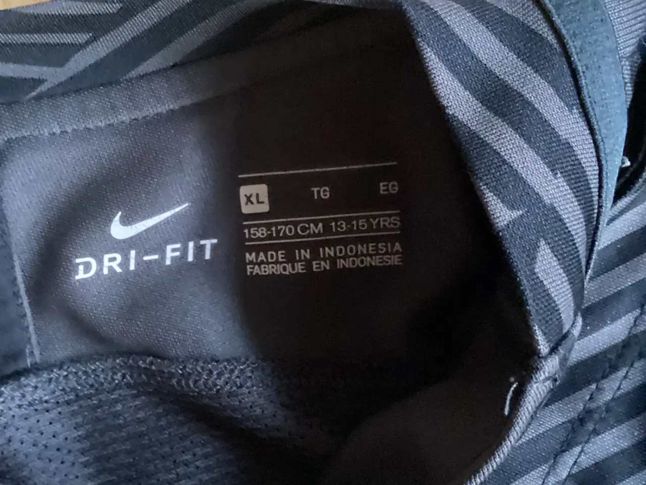 Billede 3 - Nike Dri-Fit stor- og gråmønstret