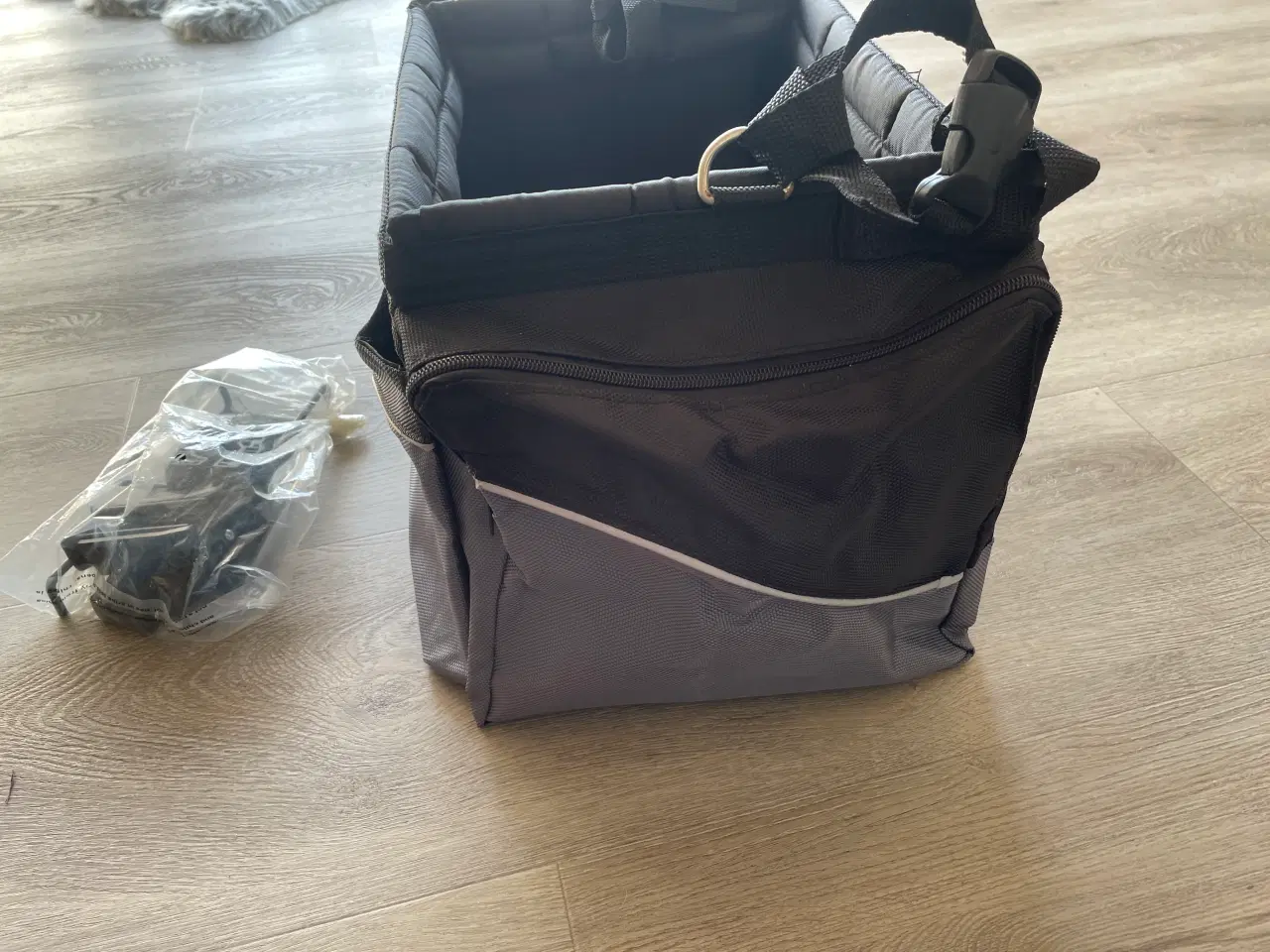 Billede 2 - Cykelkurv til hund op til 7 kg